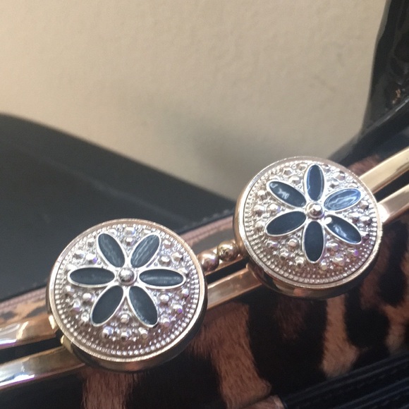 Brand New Cheetah purse - Picture 2 of 16